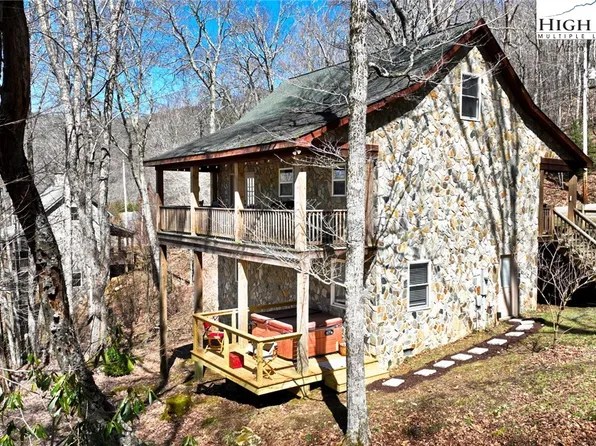 214 Sugar Bear Ridge Lane, Banner Elk, NC 28604