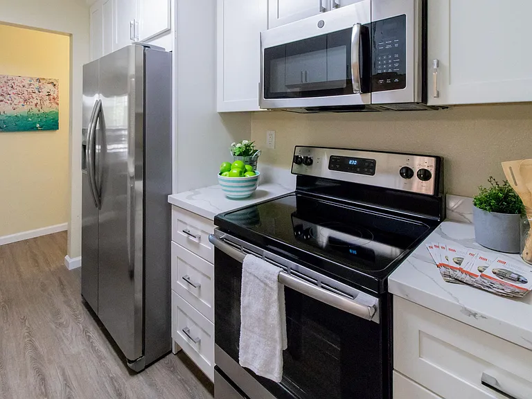 Meadowood Village Apartments — Photo 16