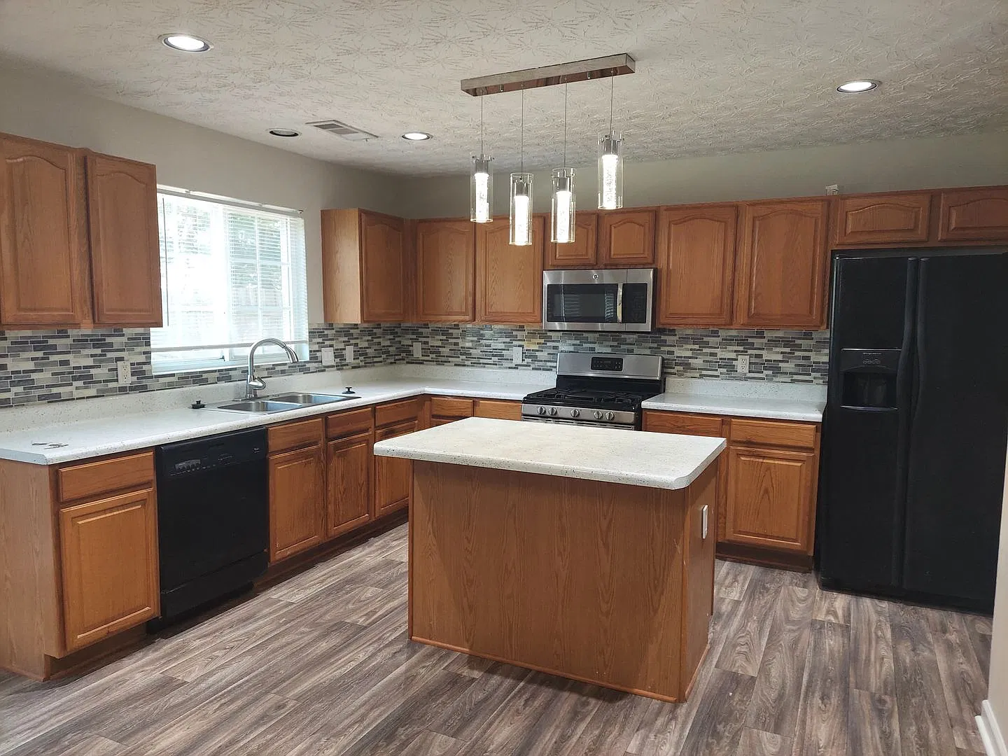 Spacious Home in Swim/Tennis Community minutes from I-20! — Photo 2
