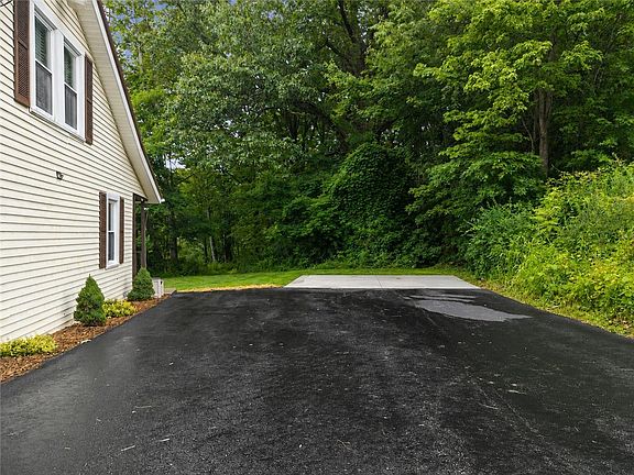 5th image of 617 Pacek Rd
