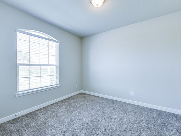 5th image of 313 Roundstone Rd