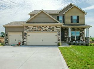 16890 Prairie Dr, Clive, IA 50323