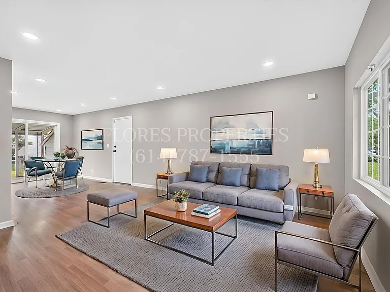 1300 Evaline Dr — Photo 13