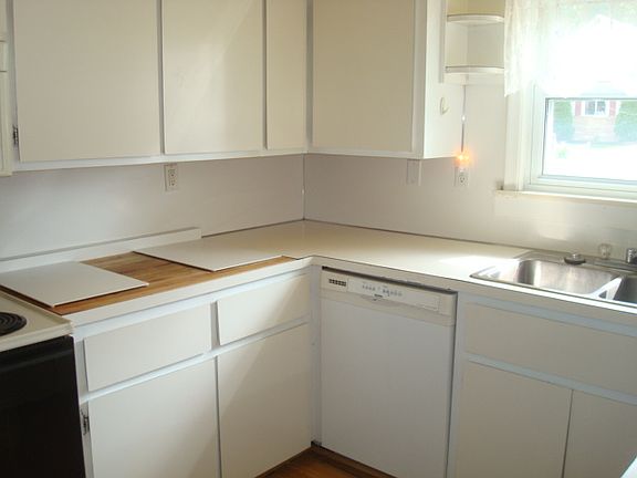 4th image of 30286 Bayview Dr