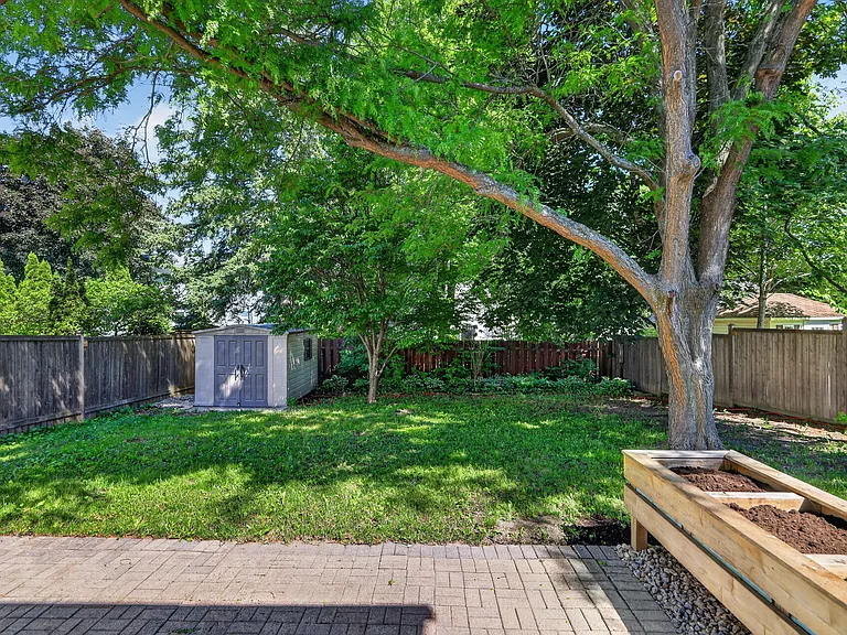 898 Explorer Ln — Photo 32