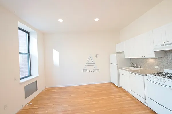 Rented by Peter Ashe | media 25