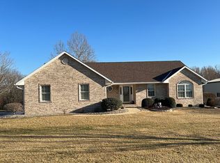 16862 Sunshine Dr, Brighton, IL 62012