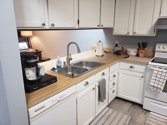 5th image of 3307 Netherwood Dr