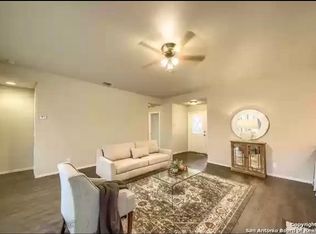 9450 Valley Way Dr, San Antonio, TX 78250