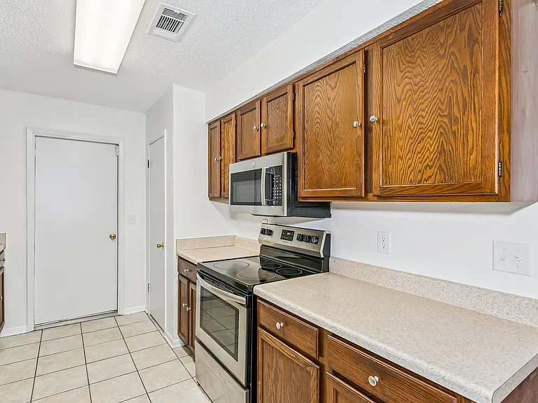 421 Tampico Way — Photo 8