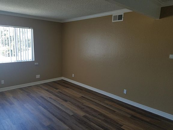 3rd image of 324 E 20th St APT 17
