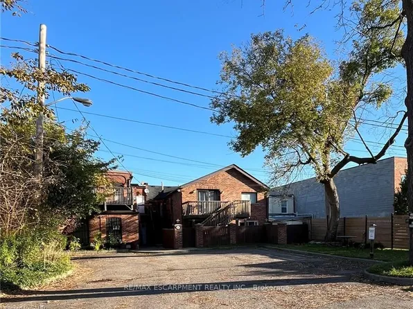 56 King St W #A, Hamilton, ON L9H 1T8