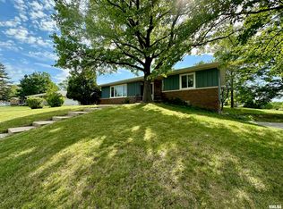 6311 N Robinwood Dr, Peoria, IL 61614