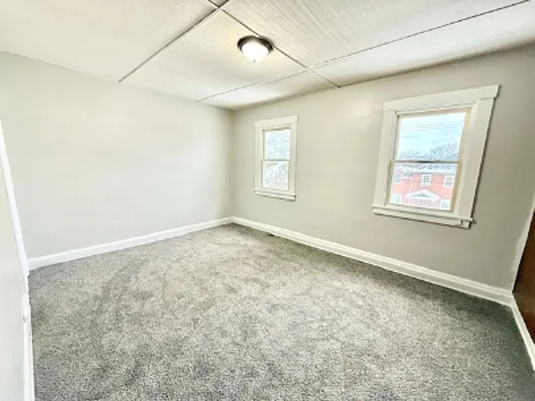 866 Vankirk St — Photo 7