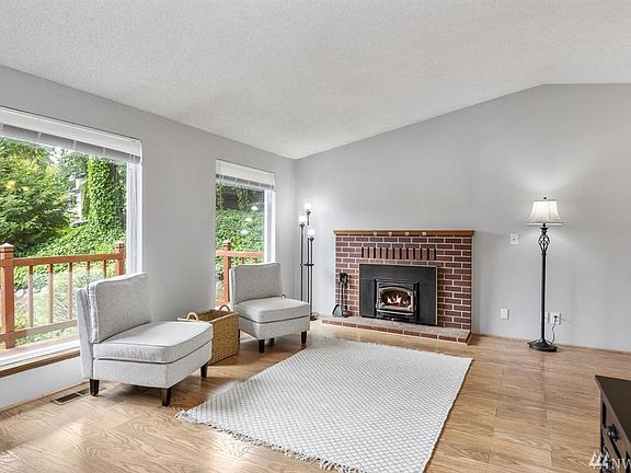 4th image of 3983 Fischer Park Ave NE