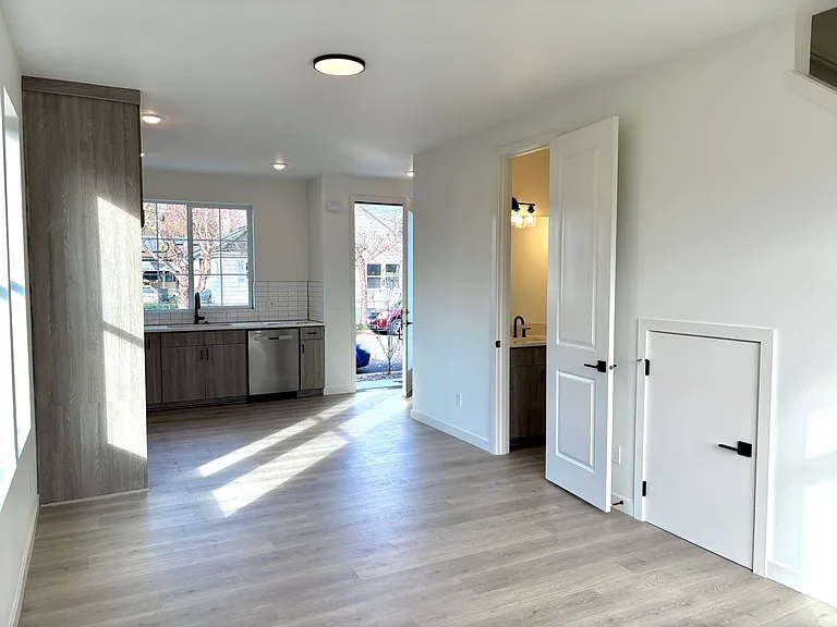 7582 N Alma Ave — Photo 7