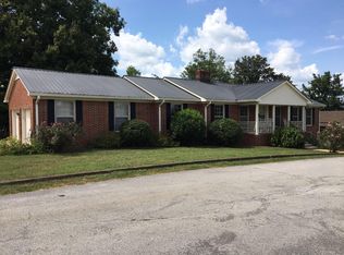 105 W Hackberry St, Centerville, TN 37033