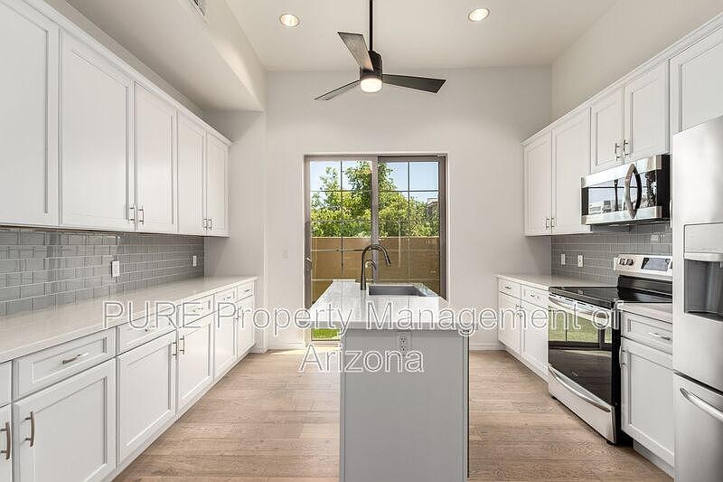 1st image of 421 W 6th St Unit 1013