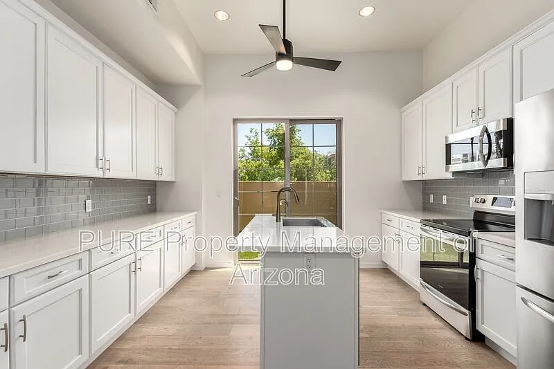 421 W 6th St #1013