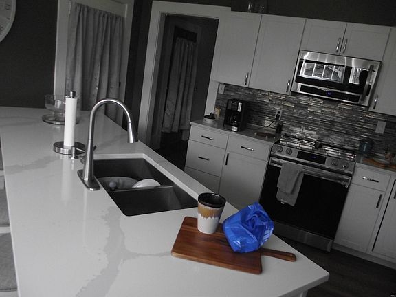 4th image of 3380 W Cross St