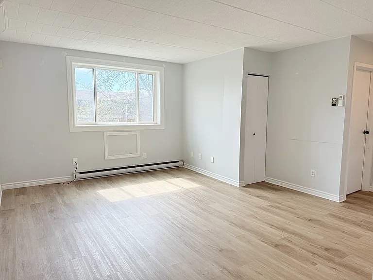 360 Tecumseh Rd W #307 — Photo 4