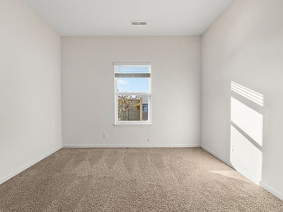 4th image of 6220 Silvercreek Dr.