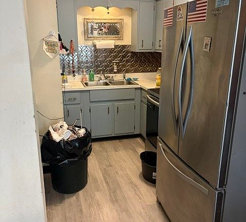 3rd image of 3119 Selden Ave