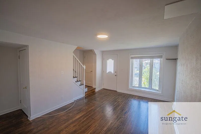 3 bed, 1.5 bath, $1,800 — Photo 2