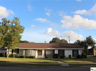 301 Banbury Ln, Victoria, TX 77904