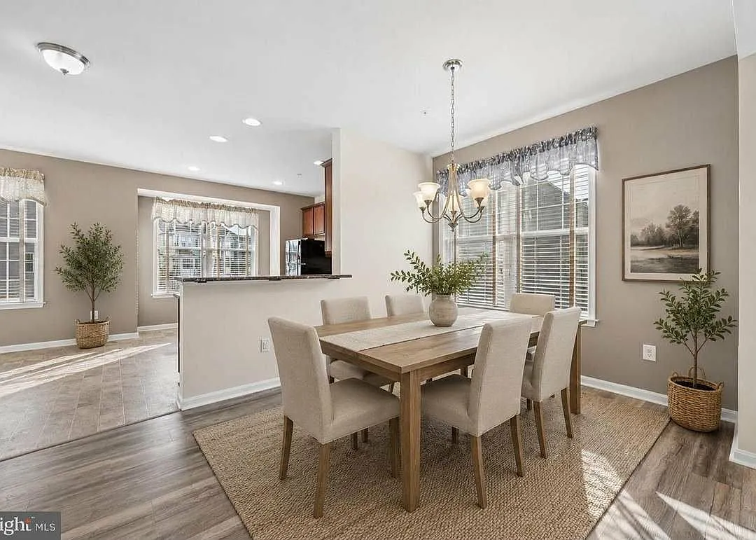 3 bed, 2.5 bath, 1954 sqft, $2,350 — Photo 1