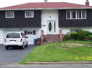 90 Yankee St, Brentwood, NY 11717