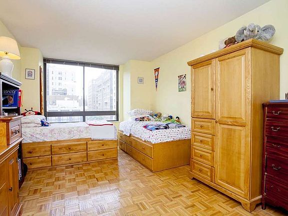 4th image of 225 W 83rd St APT 5F
