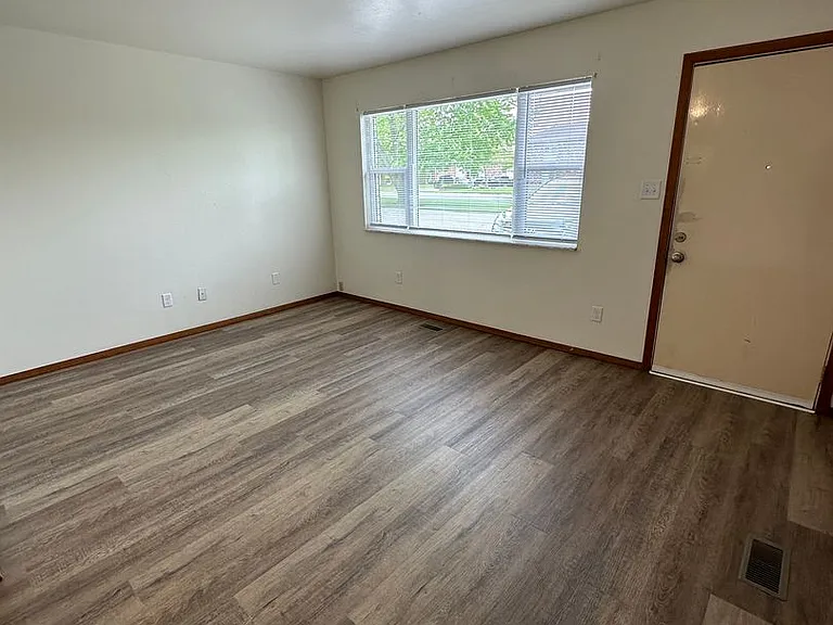 1805 Westplains Drive — Photo 3