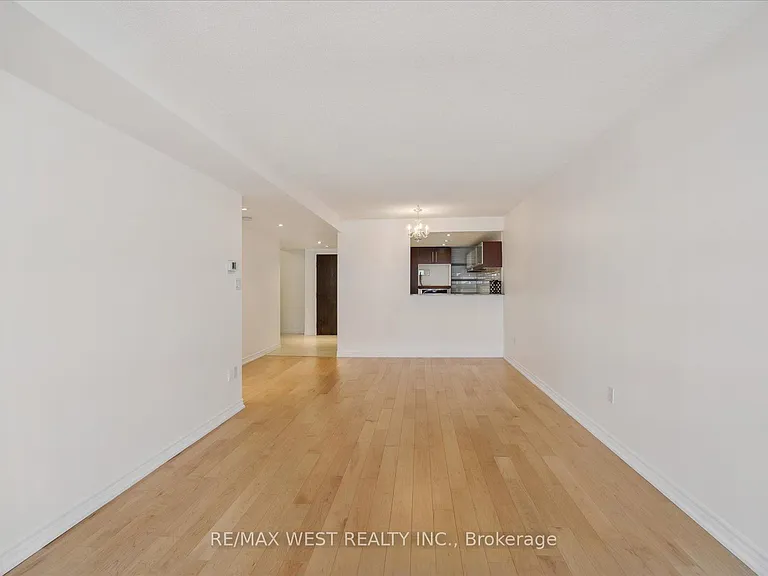 225 Davenport Rd #503 — Photo 4