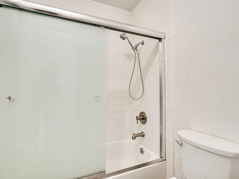 6646 E Lovers Ln — Photo 25