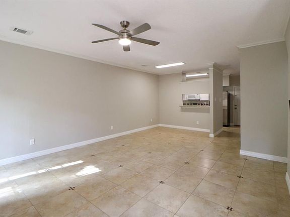 4th image of 722 Country Place Dr APT B