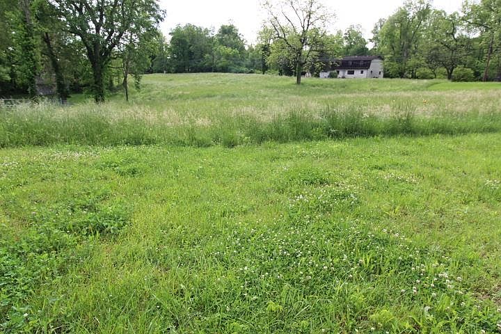 2nd image of 210 Yates Crossing Rd