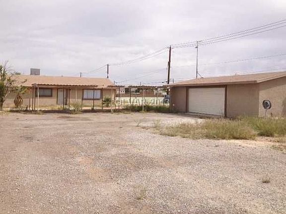 4th image of 2096 Betty Ln
