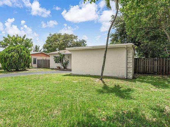 4th image of 405 SW 77TH AVENUE