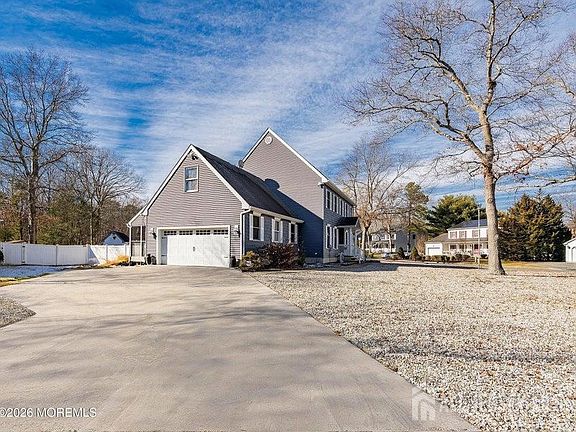 4th image of 702 Radcliffe Rd