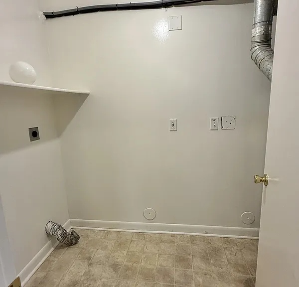 966 S Glendale St — Photo 13