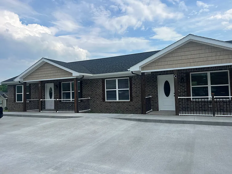 500 Hunters Cir #B — Photo 4