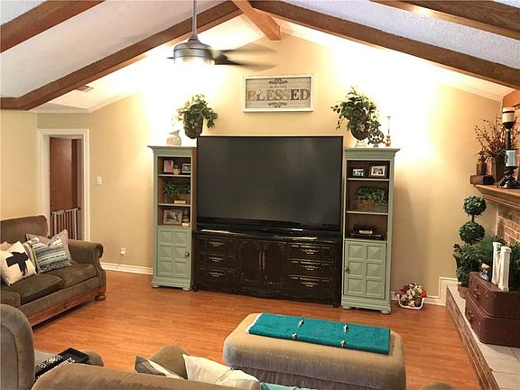4th image of 1709 Broadmoor Dr