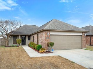 2832 Nicholson Lake Dr, Baton Rouge, LA 70810