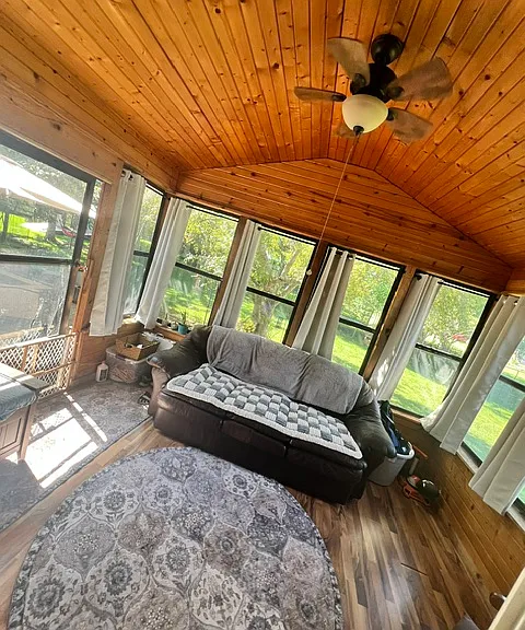 525 Meadow Ln — Photo 12