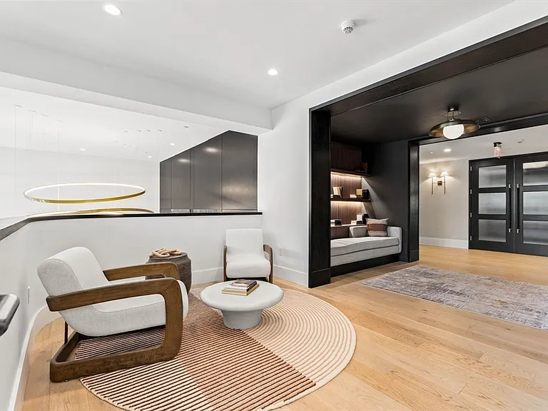 100 Linden St #203 — Photo 35