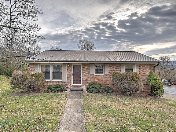2nd image of 1071 Okrina Dr