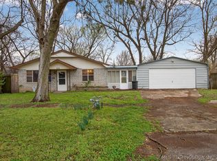 122 S Whitaker St, Pryor, OK 74361