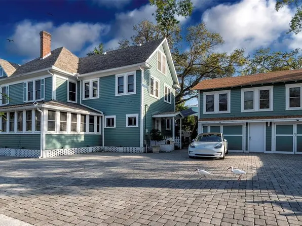 304 15th St W, Bradenton, FL 34205