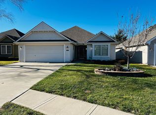 1372 SW Heartwood Dr, Lees Summit, MO 64081